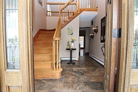 4 Upland Rd, Saugus, MA 01906 photo 6