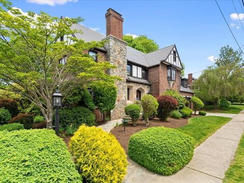 18 Albany St, Fall River, MA 02720 photo 1