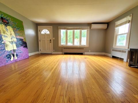 11 Grove St, Easthampton, MA 01027 photo 3