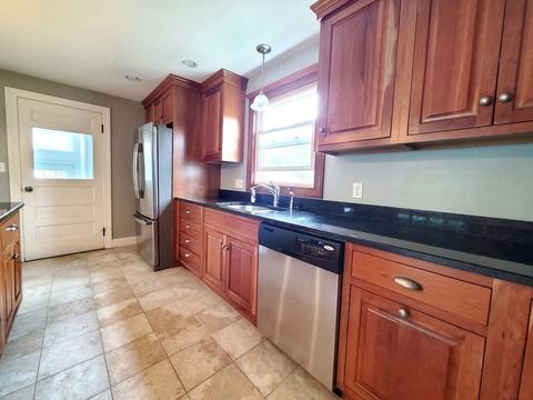 11 Grove St, Easthampton, MA 01027 photo 10