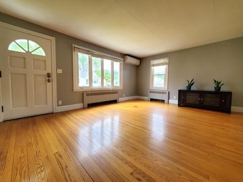 11 Grove St, Easthampton, MA 01027 photo 4