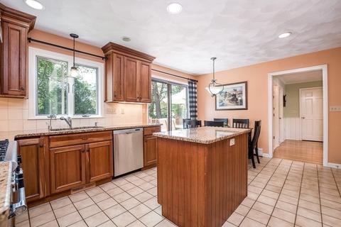 8 Margaret Rd, Dedham, MA 02026 photo 14