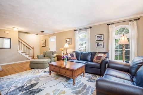 8 Margaret Rd, Dedham, MA 02026 photo 4