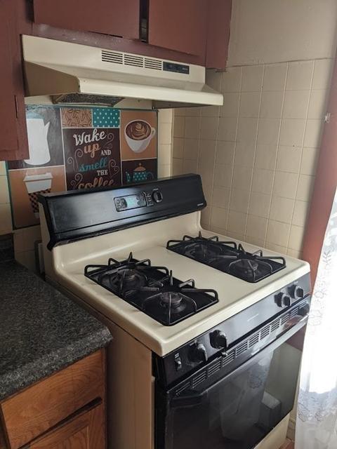 11 Emerald St, Chicopee, MA 01013 photo 8