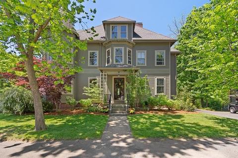 33 Cedar Ave, Stoneham, MA 02180 photo 1