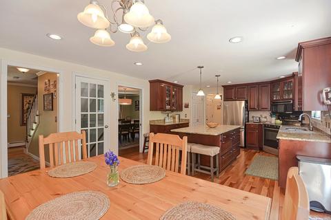 12 Forest Park Dr, Mendon, MA 01756 photo 5