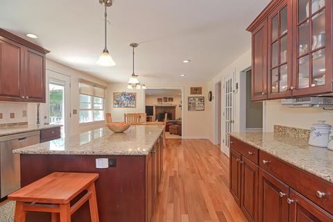 12 Forest Park Dr, Mendon, MA 01756 photo 4