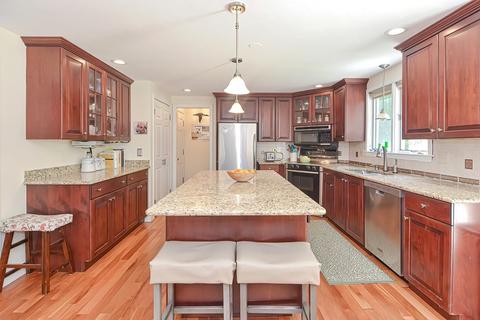 12 Forest Park Dr, Mendon, MA 01756 photo 3