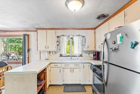 66 Dewitt St, Springfield, MA 01129 photo 13