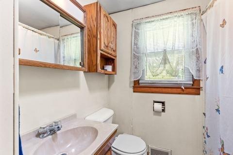 66 Dewitt St, Springfield, MA 01129 photo 18