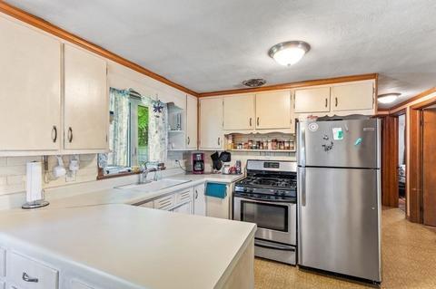 66 Dewitt St, Springfield, MA 01129 photo 11