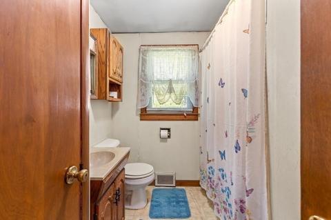 66 Dewitt St, Springfield, MA 01129 photo 17