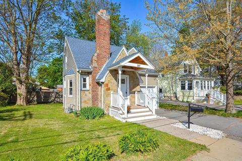 237 Curve St, Dedham, MA 02026 photo 3