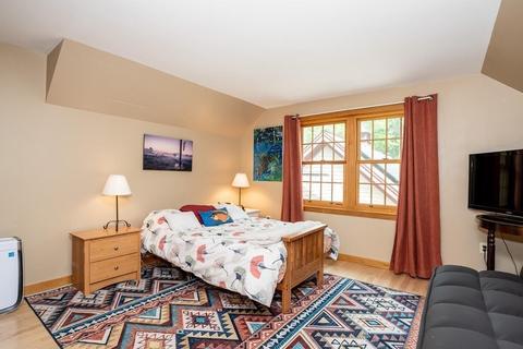 27 Dunphy Dr, Florence, MA 01062 photo 32