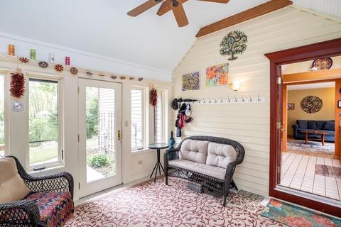 27 Dunphy Dr, Florence, MA 01062 photo 7