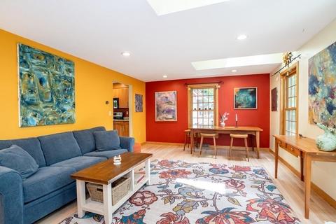 27 Dunphy Dr, Florence, MA 01062 photo 8