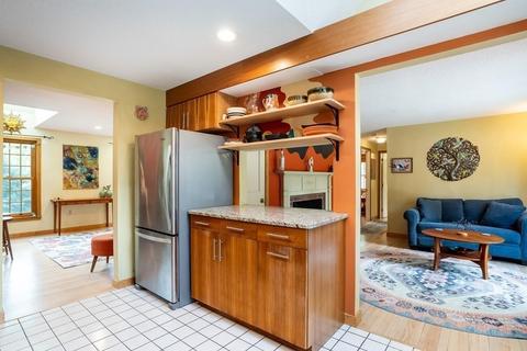 27 Dunphy Dr, Florence, MA 01062 photo 16