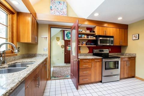 27 Dunphy Dr, Florence, MA 01062 photo 18