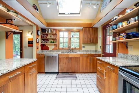 27 Dunphy Dr, Florence, MA 01062 photo 13