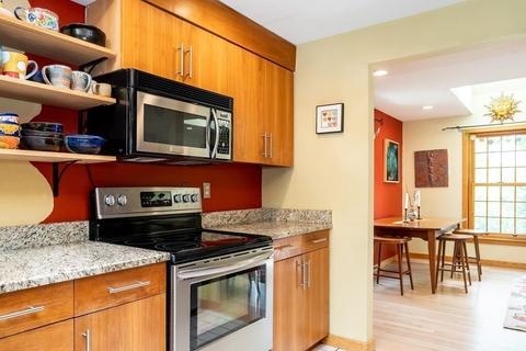 27 Dunphy Dr, Florence, MA 01062 photo 17