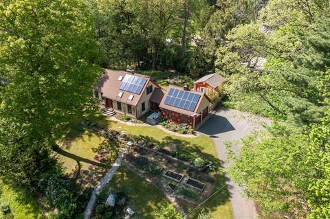 27 Dunphy Dr, Florence, MA 01062 photo 3