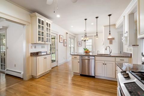 207 South St, Needham, MA 02492 photo 9