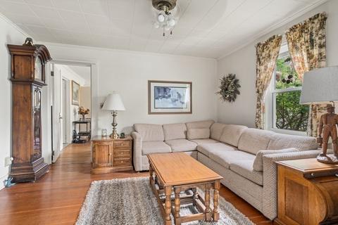 13 Clark St, Danvers, MA 01923 photo 3