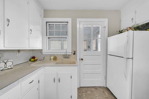 288 Abbott St, Springfield, MA 01118 photo 14