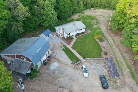 51 Redfield Rd, Worcester, MA 01603 photo 2