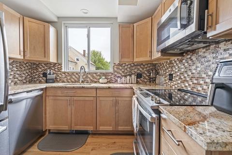 25 Brimblecom St, Lynn, MA 01902 photo 1