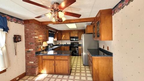 45 Ralph St, Springfield, MA 01109 photo 3