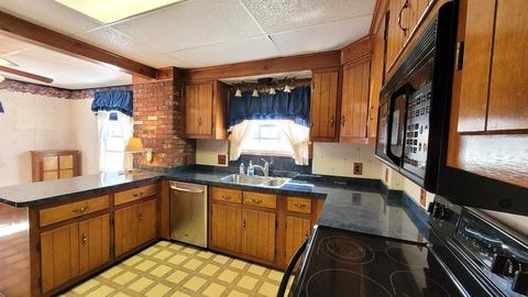 45 Ralph St, Springfield, MA 01109 photo 5