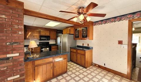 45 Ralph St, Springfield, MA 01109 photo 4