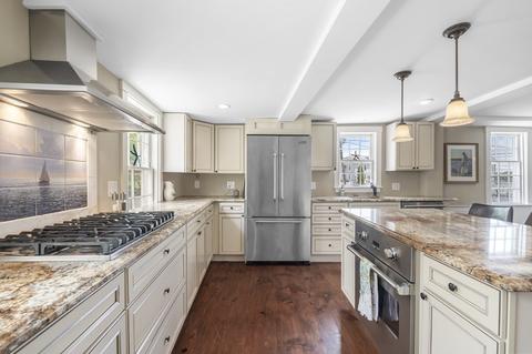 10 Lee St, Marblehead, MA 01945 photo 6
