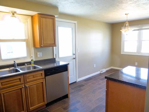 7 Garrity St, Chicopee, MA 01020 photo 2
