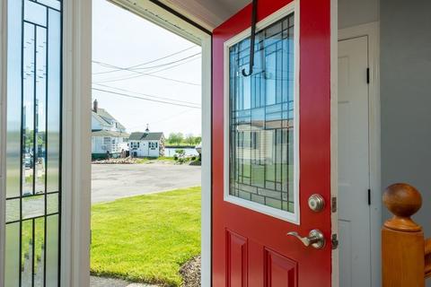 19 Marsh Ave, Beverly, MA 01915 photo 2