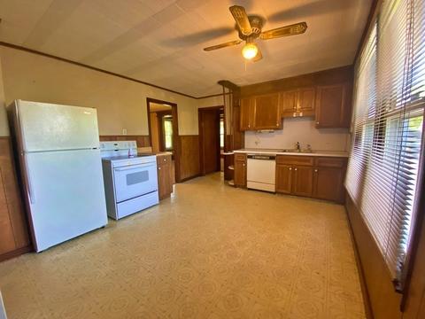 377 Parker St, Springfield, MA 01129 photo 3