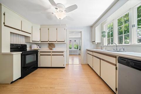 335 Summer Ave, Reading, MA 01867 photo 4