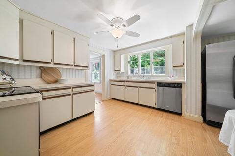 335 Summer Ave, Reading, MA 01867 photo 7