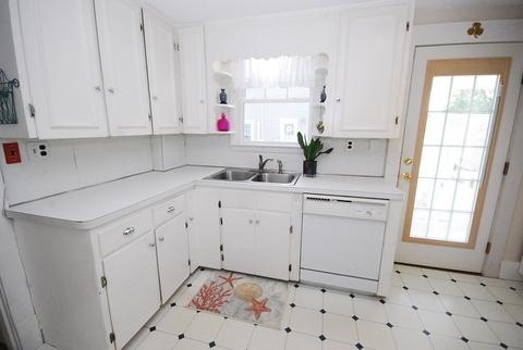 328 Abbott St, Springfield, MA 01118 photo 10