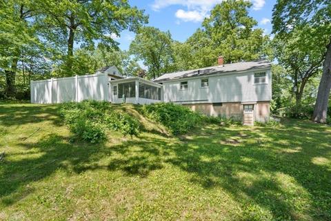 49 Exeter St, West Springfield, MA 01089 photo 3