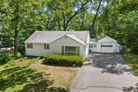 49 Exeter St, West Springfield, MA 01089 photo 4