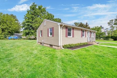 546 Plainfield St, Springfield, MA 01107 photo 2