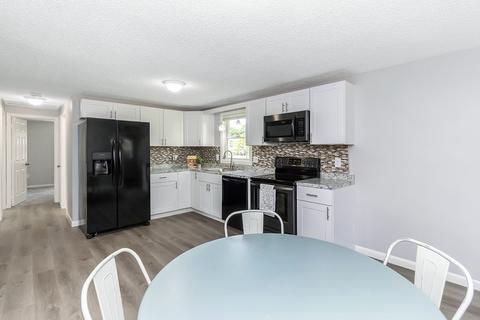 546 Plainfield St, Springfield, MA 01107 photo 12