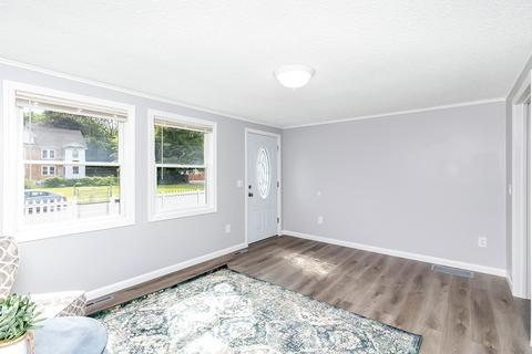 546 Plainfield St, Springfield, MA 01107 photo 8