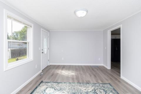 546 Plainfield St, Springfield, MA 01107 photo 6