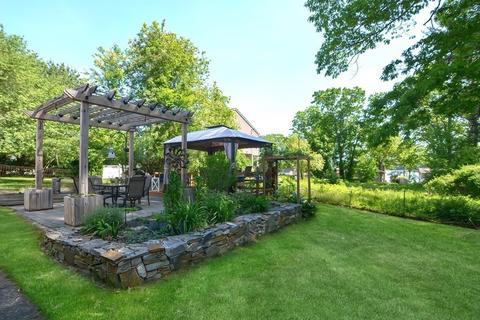 301 Thompson Rd, Webster, MA 01570 photo 2