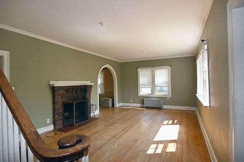36 Eunice Ave, Worcester, MA 01606 photo 2
