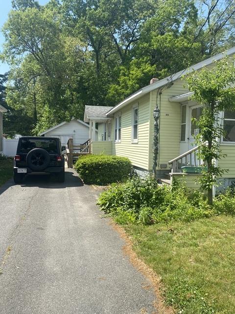 258 Jasper St, Springfield, MA 01109 photo 1