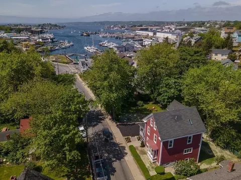 8 Sayward St, Gloucester, MA 01930 photo 2
